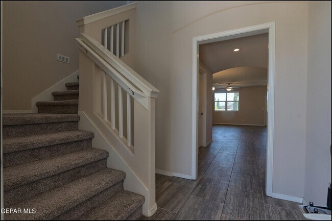 Foto del edificio - 7553 Wolf Creek Dr