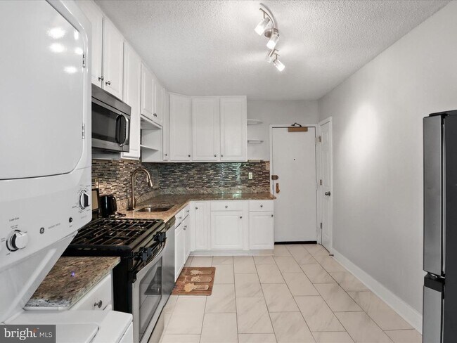 Building Photo - 3705 S George Mason Dr