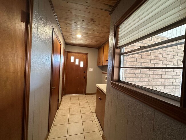 Foto del edificio - **COMING SOON ON JULY 1ST, 2026** Introducing a charming 3-bedroom, 2.5-bathroom home located in ...