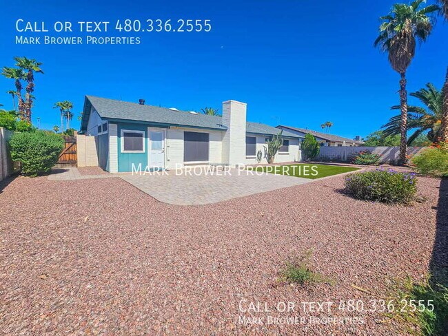 Building Photo - 643 W Medina Ave