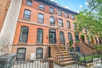 Building Photo - 607 Warren St