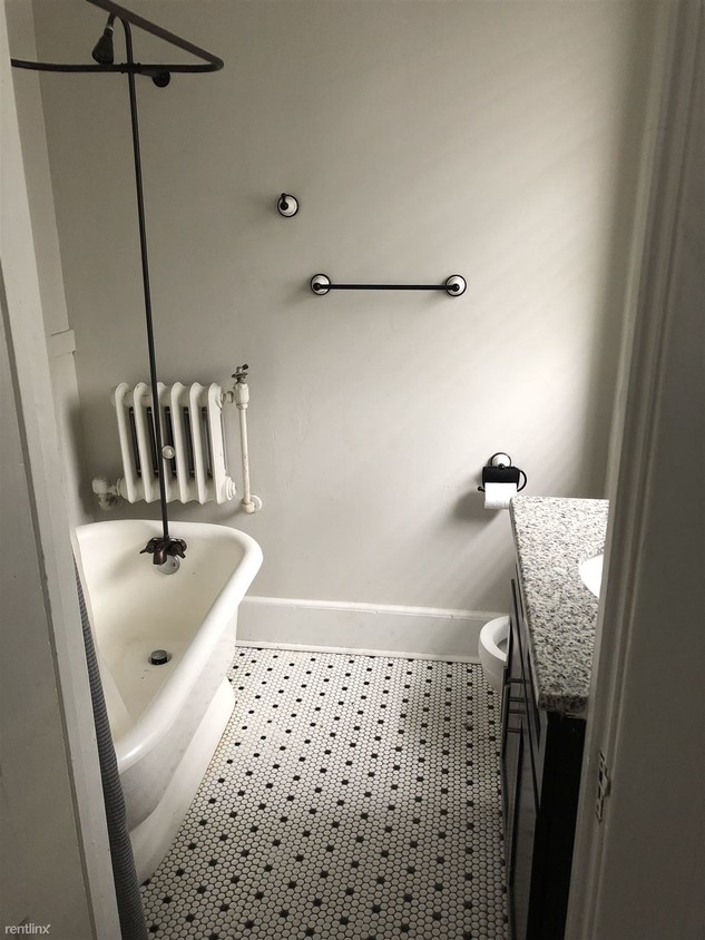 Building Photo - Studio, 1 bath  - 200 E Edenton St Apt 7