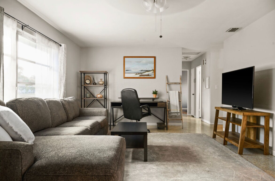 Foto principal - 11365 81st Ave