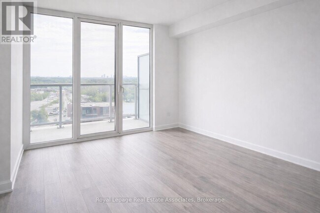 Building Photo - 220 Missinnihe Way