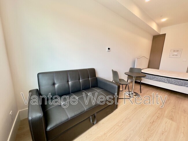 Photo du bâtiment - 521-720 KLO Rd