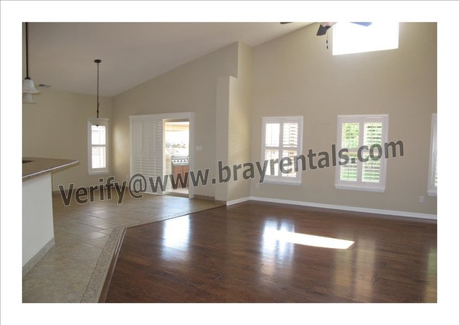 Building Photo - 609 Saffron Way