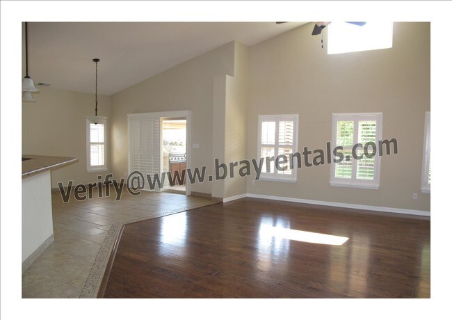 Foto del edificio - 609 Saffron Way