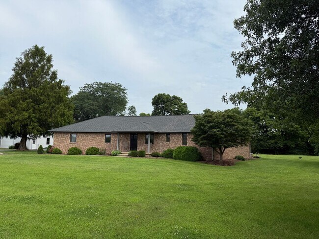 Building Photo - 2 Bedroom House w/ Beautiful Views and Bonus Room!
