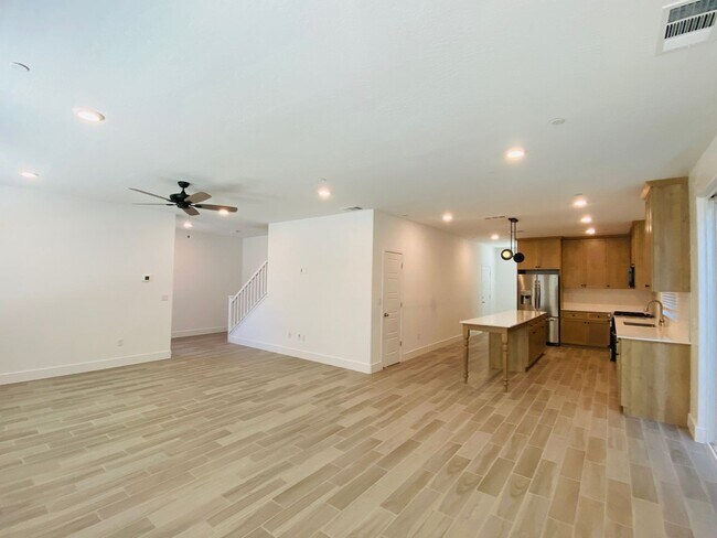Building Photo - $2,250 + $100 Solar, Copper Ave. & Willow,...