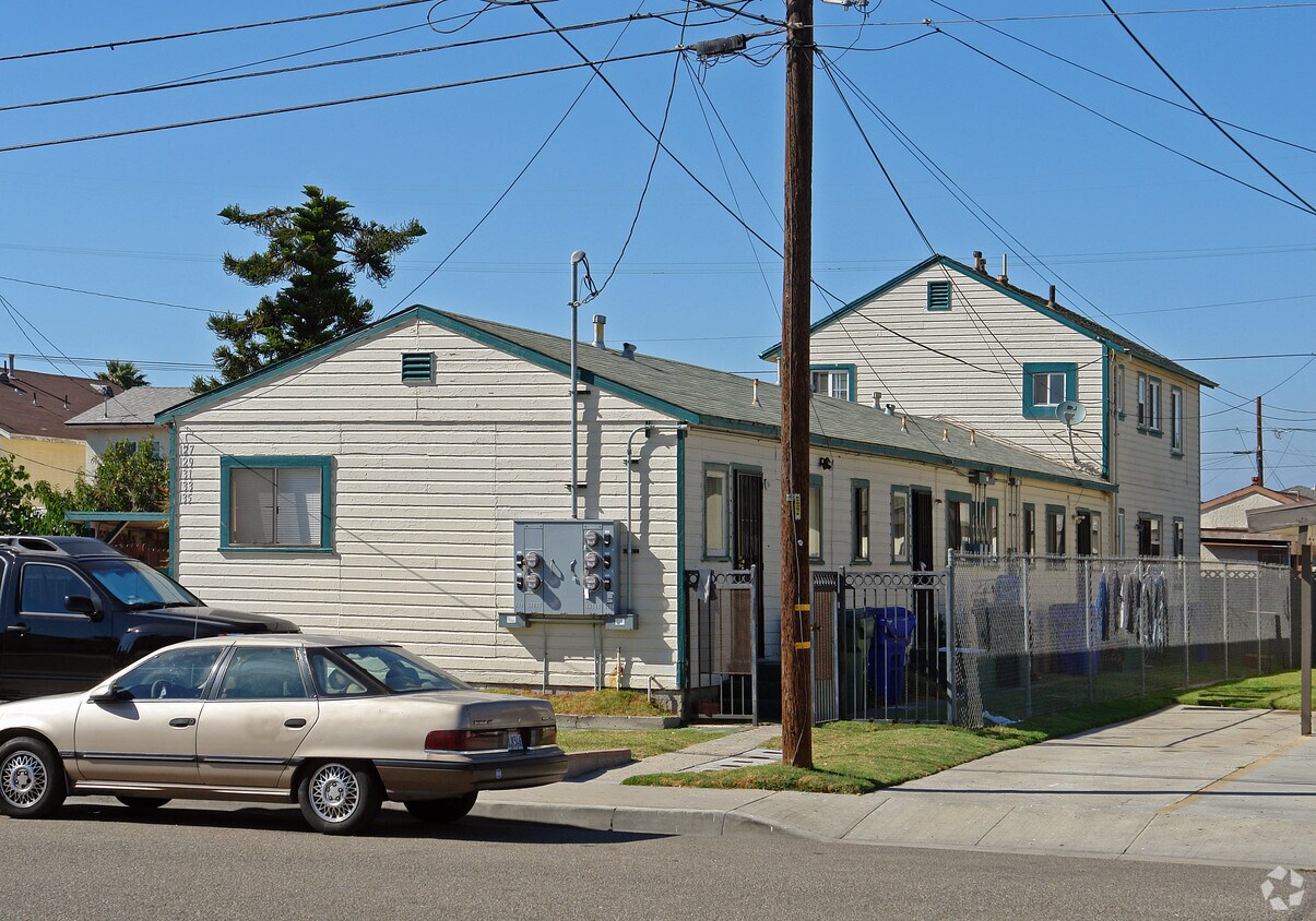 Building Photo - 127-135 E A St