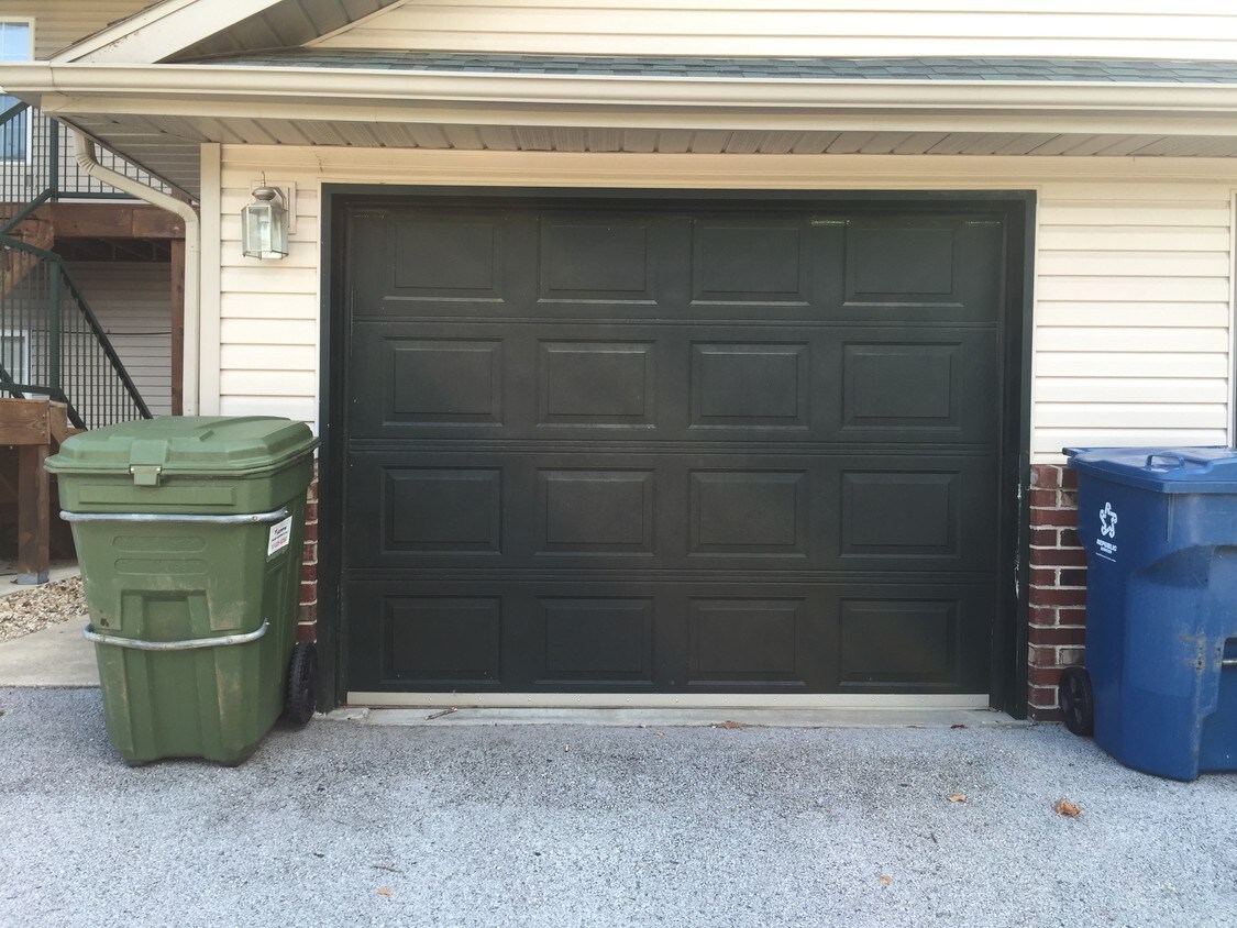 Attached garage - 1407 Acacia Club Rd