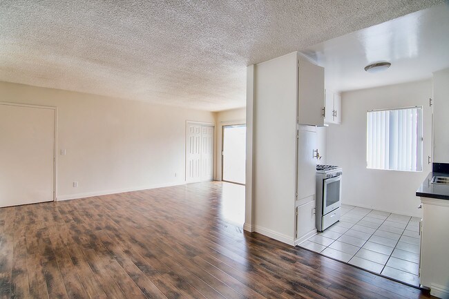 Foto del edificio - 8330 Willis Ave