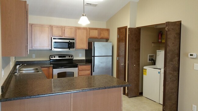 Building Photo - Spacious 2 Bedroom / 2 Bath Condominium in North Liberty