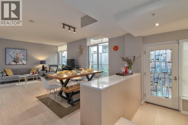 Building Photo - 4527 Cambie St.