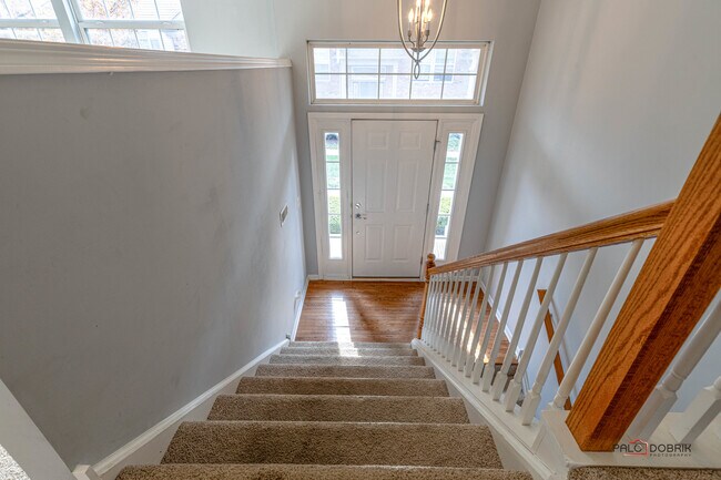 Building Photo - 498 Valentine Way