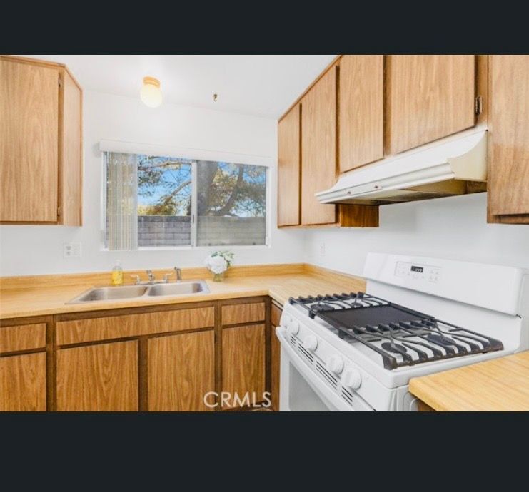 Foto del edificio - 5464 Evelyn Dr