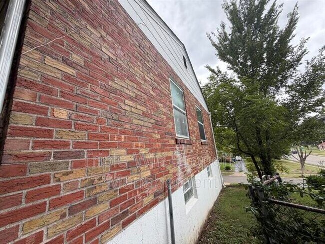 Foto del edificio - 8004 Monroe Ave