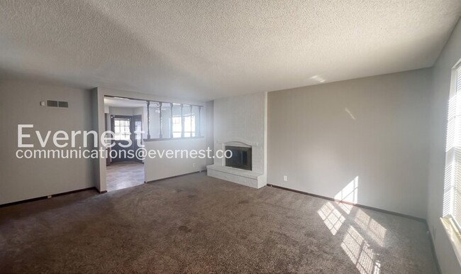 Building Photo - 2356 S Crysler Ave