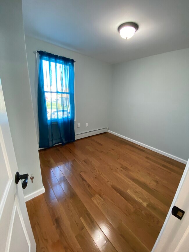 Bedroom - 11429 122nd St