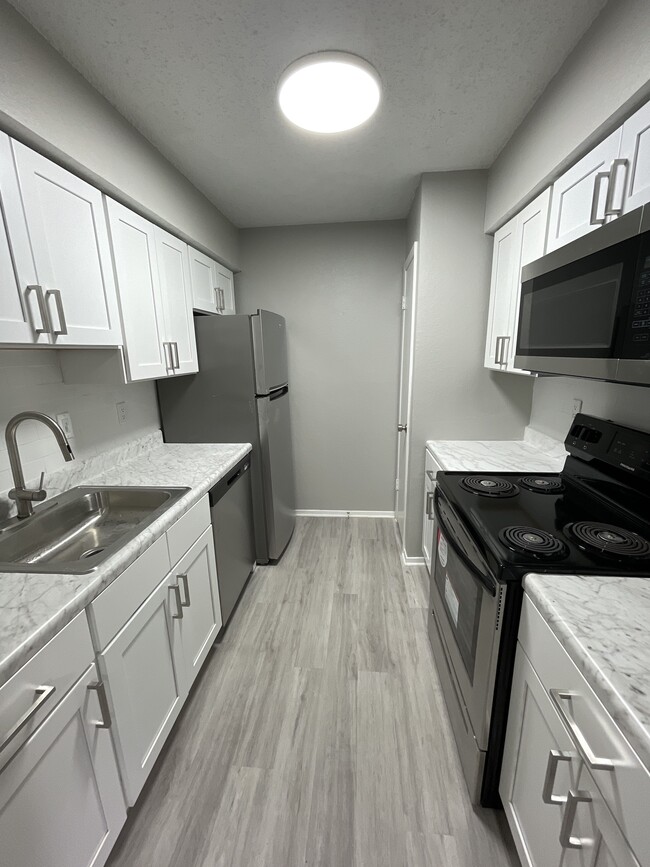 Platinum Unit Kitchen - Inwood Place