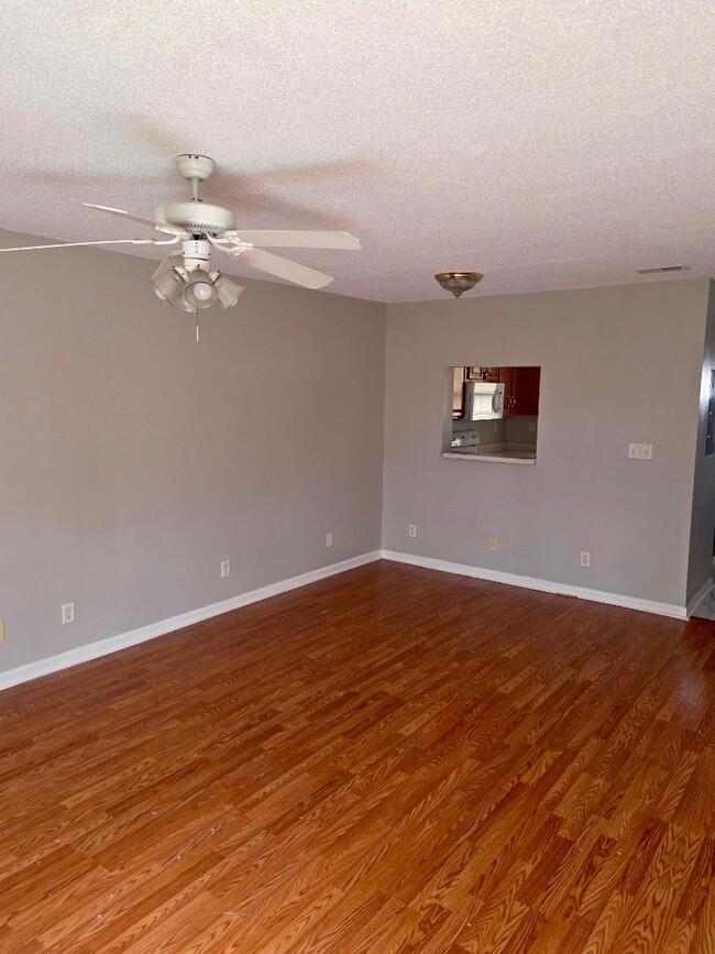 Foto del edificio - 716 King Springs Rd