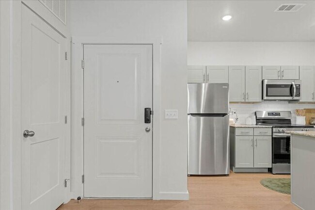 Foto del edificio - Brand New 1 Bed | 1 Bath Apartment Near University of Arkansas – Modern, Convenient, and Pet Frie...