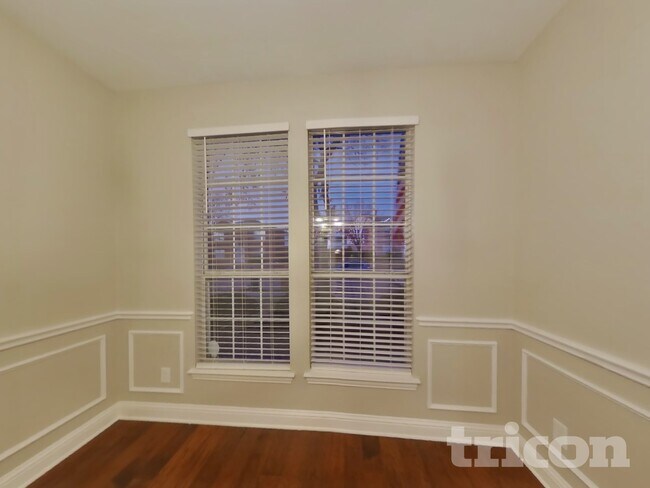 Foto del edificio - 2304 Greenview Dr