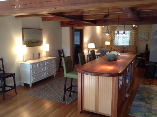 Building Photo - 2231 Selwyn Ave