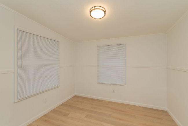 Building Photo - 3002 Abelia Dr