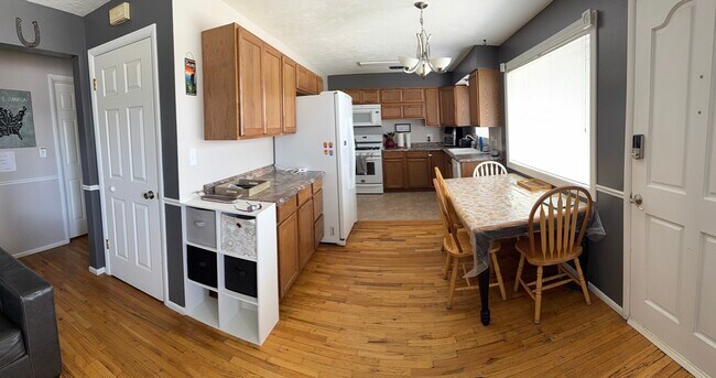 Foto del edificio - 707 W 15th St