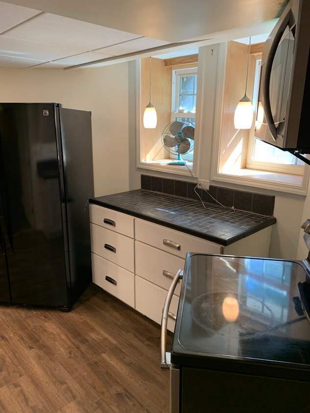 Unit D Kitchen - 424 Main St