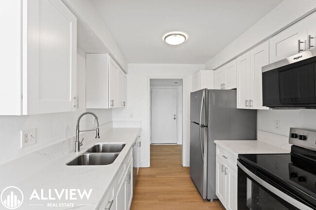 Foto del edificio - Newly Renovated 1 Bed / 1 Bath in Gated El Segundo Community – Pool, Gym, Parking & Prime Location