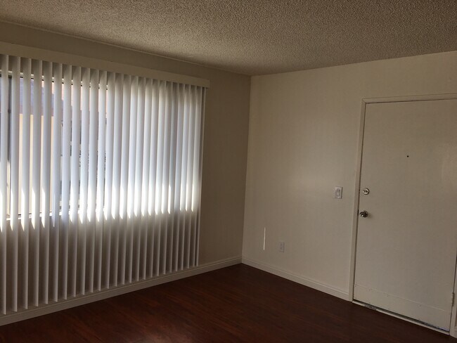 Foto del edificio - 14791 Newport Ave