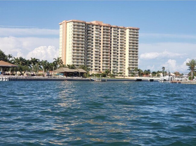 Foto del edificio - 4900 Brittany Dr S