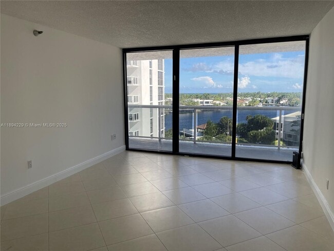 Foto del edificio - 20505 E Country Club Dr
