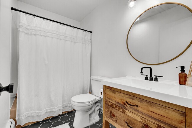 Building Photo - 124 High Path Rd