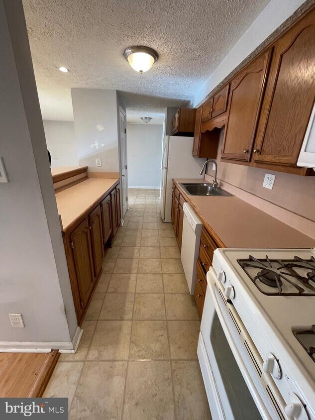 100 Kenwood Dr Unit 100, Winslow Township, NJ 08081 Room for Rent in