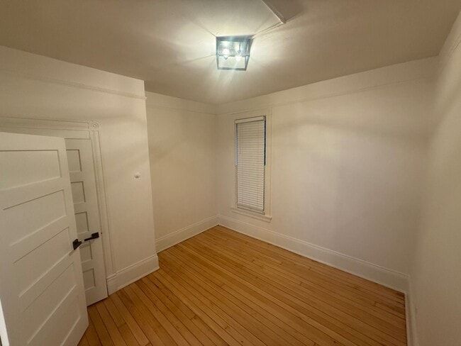 Building Photo - 2536 N Oakland Ave