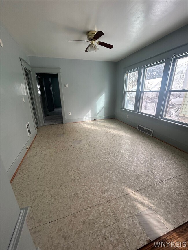 Foto del edificio - 74 Philadelphia St