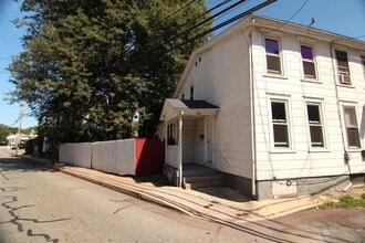 Building Photo - 264 Manatawny St