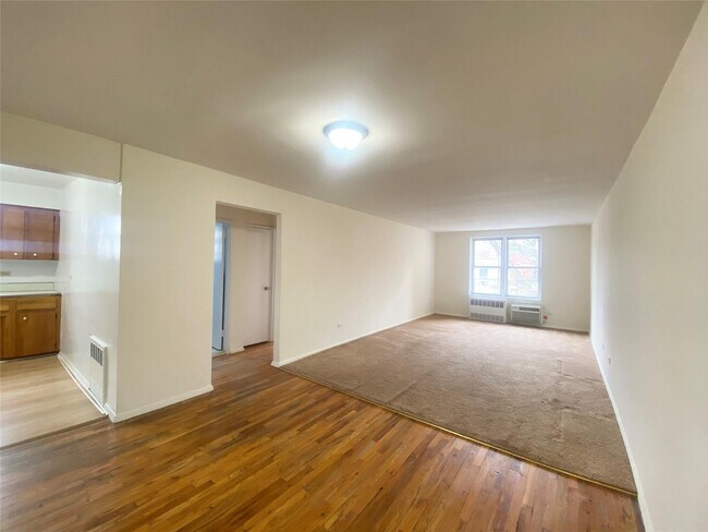 Foto del edificio - 83-36 Beverly Rd
