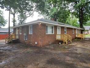 Building Photo - 3106 Parkdale Rd