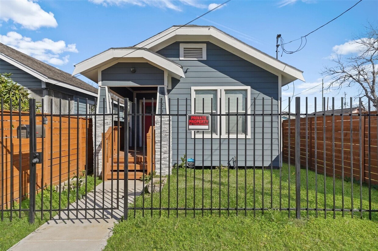 Primary Photo - 7623 Ave E