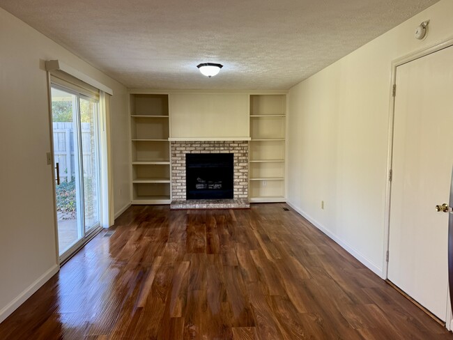 Family/Dining Room - 325 Cedar Cliff Rd