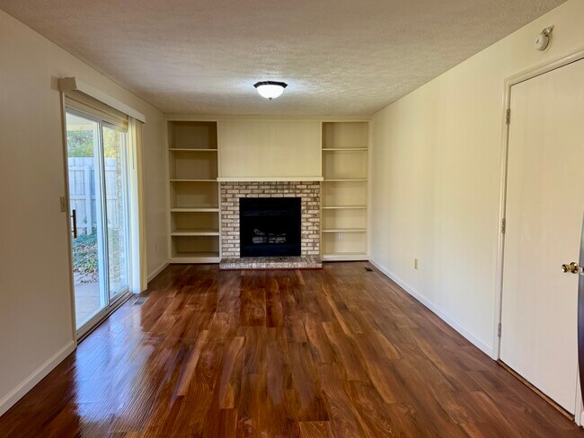 Sala de estar/comedor - 325 Cedar Cliff Rd