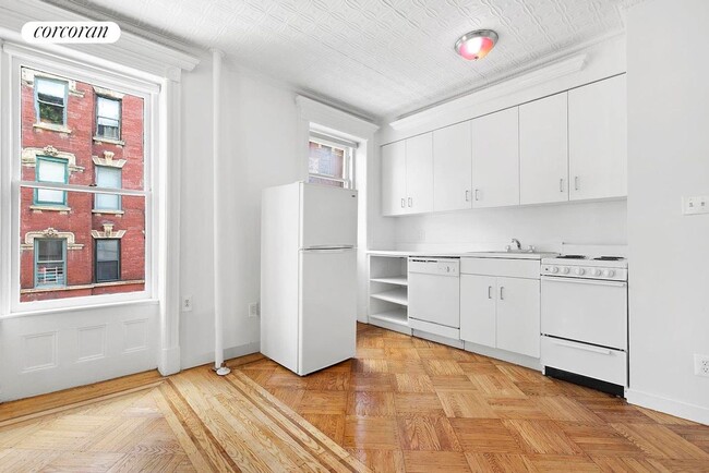 Building Photo - 56 Perry St