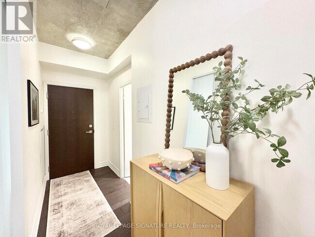 Building Photo - 1190 Dundas St E