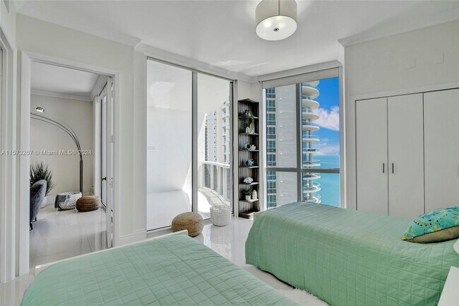 Foto del edificio - 16001 Collins Ave
