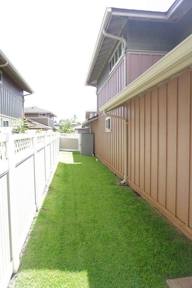 Building Photo - 590 Hoe Kawele Ln