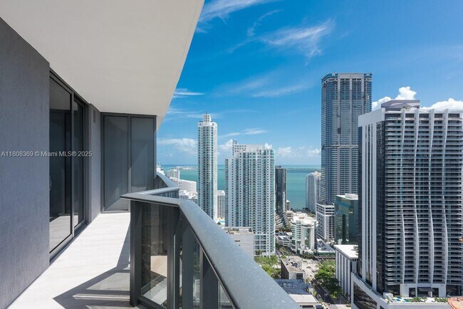 Foto del edificio - 45 SW 9th St